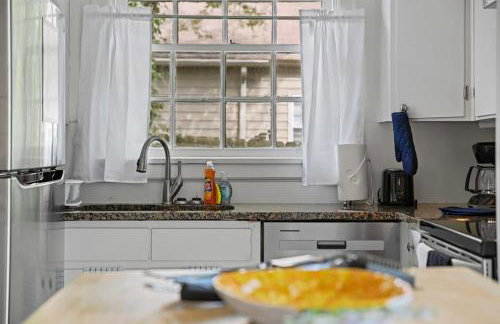 Near University & Dining- Garden District Dwelling - Foto 25