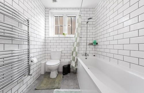 Spacious Lux Four-Bedroom Living - C London & Westminster - Photo 13