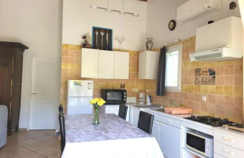 15mn de Cannes, Villa la Soleiade , Gites , type T2, clim, piscine, parking au Lac de Saint-Cassien VAR - Foto 27