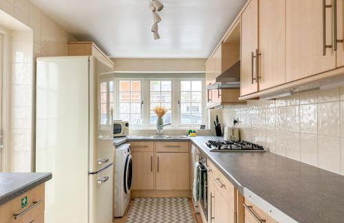 Canterbury Oasis - Modern 2-Bed Home with FREE Parking - Foto 12