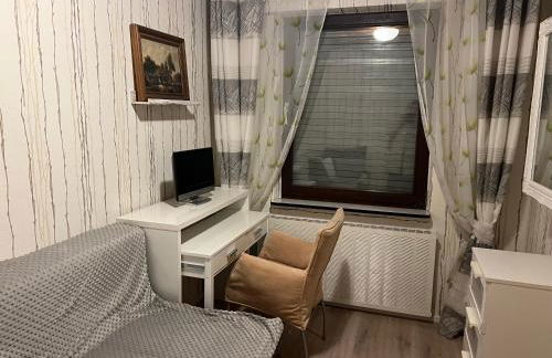 Möbliertes Haus mit Garten im Herzen von Moers - Foto 10