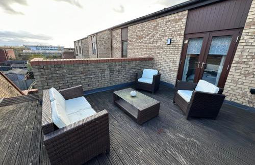 2 Bedroom Riverside Property with Roof Terrace - Foto 16