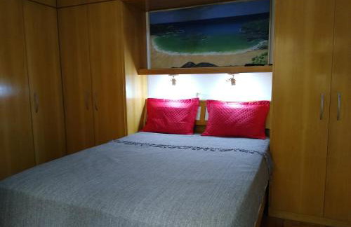 Aconchegante ao lado do shopping com garagem e Wifi - Foto 5