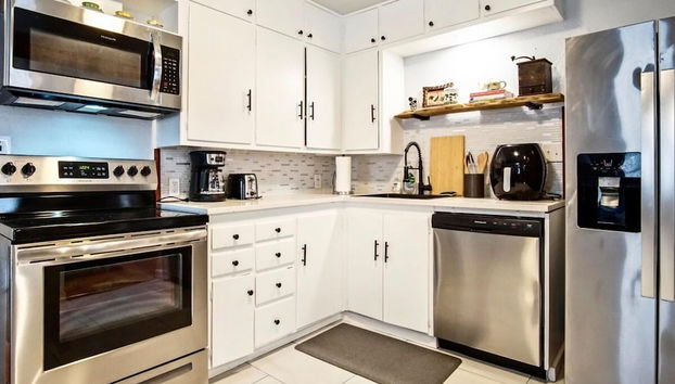 Modern Rustic 3 -bedroom 2 Bathrooms Carport - Foto 2, Zimmer