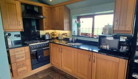 The Old Telephone Exchange - surrounded by fields! - Photo 5