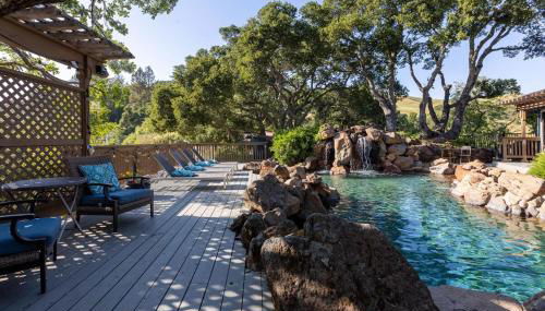 Relax and Rejuvenate- Lafayette Treehouse with Cave Spa, Waterfall, and Incredible Views - Foto 2, sunbed