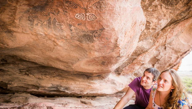 Ammirando le pitture rupestri