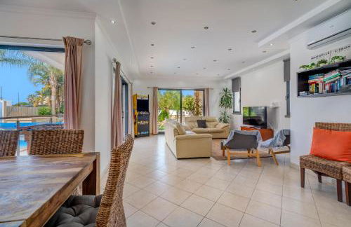 Villa Ruana - 5 bedrooms on Suite- Free out door Hot Jacuzzi - By Bedzy - Foto 46