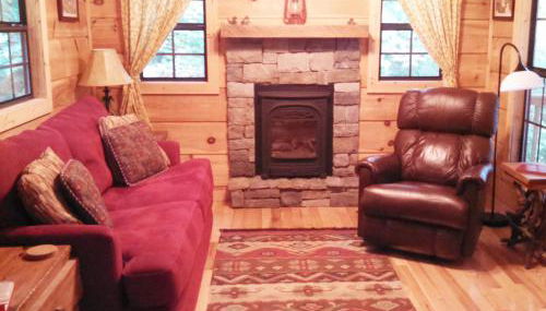 Cabin in the Treetops-Peaceful 1BR 20-Acre Rural Retreat-HotTub&WiFi near Asheville - Foto 3
