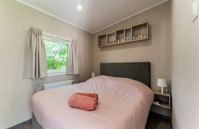 Luxury Chalet Near Ouddorp With Garden - Photo 3