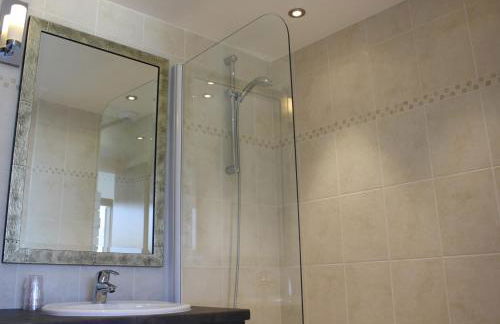 Gîtes " Arromanches" ou "Bord de Mer PMR" 2 chambres en FRONT DE MER à Asnelles , 3km d'Arromanches, 10km de Bayeux - Foto 10