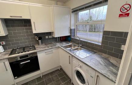 Hereford - Kestrel House - 4 Bedroom House Close to City With Parking - Sleeps 7 - Suitable for Family Gatherings or Contractors With Vehicles - Hosted by RENTMYHOUSE - Foto 12