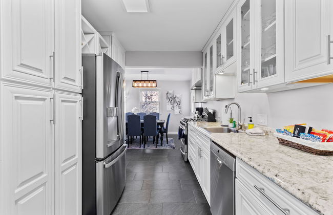 Metropolitan Escape I JZ Vacation Rentals - Photo 10