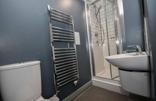 Spacious 7 Bedroom Budget Apartment in Headingley - Photo 23