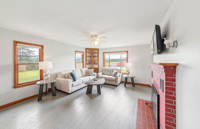 Stowe Retreat Mountain Views & Fenced Backyard by RedAwning - Foto 17