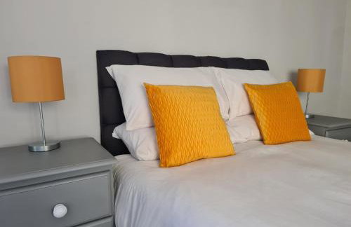 Whole House - 4 Bedrooms - Parking - Sleeps 8 - Foto 16