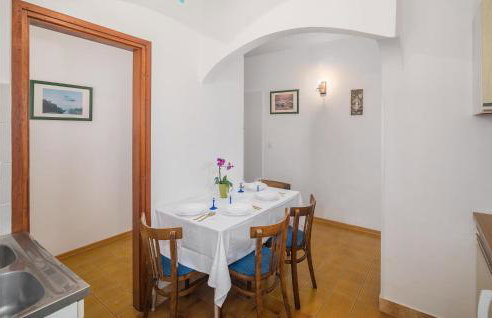 2 Bedroom Nice Apartment In Lovrecica - Foto 5