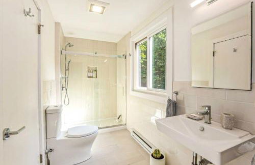 Lakefront Otis Home with Stunning Views and Boats! - Foto 30