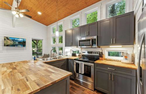 The Hickory Tiny Home in Menlo - Photo 12