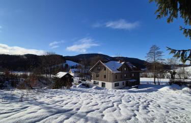 Hardy's Lodge - Photo 3