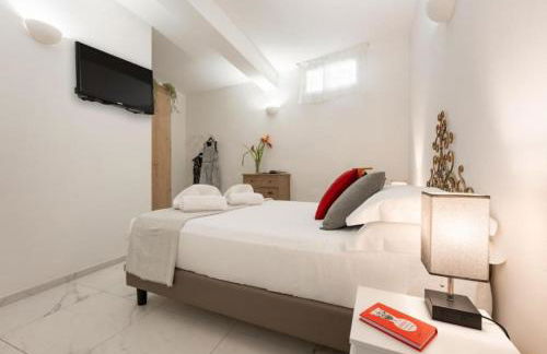 Avelli Pia Fourth Floor with 2 Bathrooms - Florence Charming Apartments - Delightful and bright 4rd-floor apartment without elevator, overlooking one of Florence's most beautiful squares, Exceptionally located for exploring the city - Foto 14
