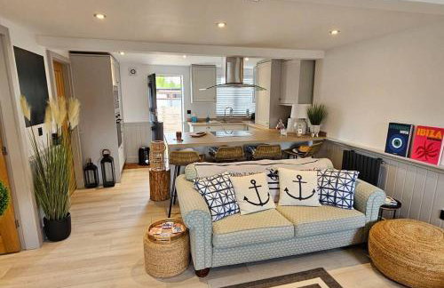 Humberston Boathouse Lodge & Hot Tub - Cleethorpes Beach Cabin Chalet - Foto 7