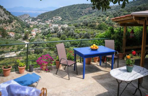 Palaiokastro Hillside Home 900m from the Beach - Foto 1