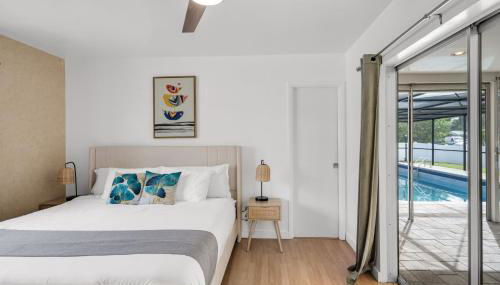 Stunning 4BR Oasis with Pool, 14 minutes to the Ocean - Foto 4