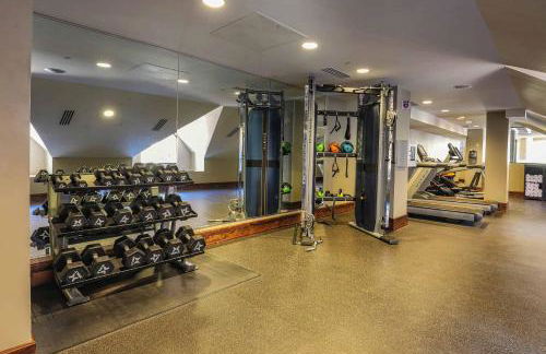 One Village Place 502 by East West Hospitality - Foto 28