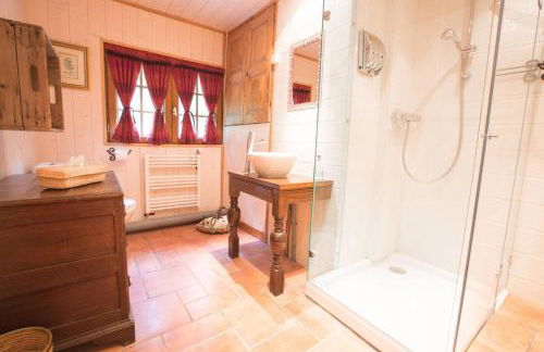 Savoyard Farmhouse - Sleeps 14 Garden & Parking - Foto 11