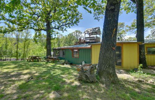 Serene Green Forest Hideaway with Spacious Yard - Foto 24