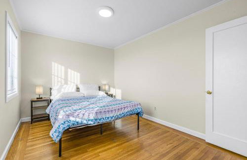 3 Bedroom 2 Bathroom House, Walkable to BART, Free Parking, Views - Foto 13