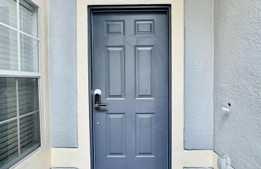 Modern 4BR 2BA with pool in gated community - Foto 18