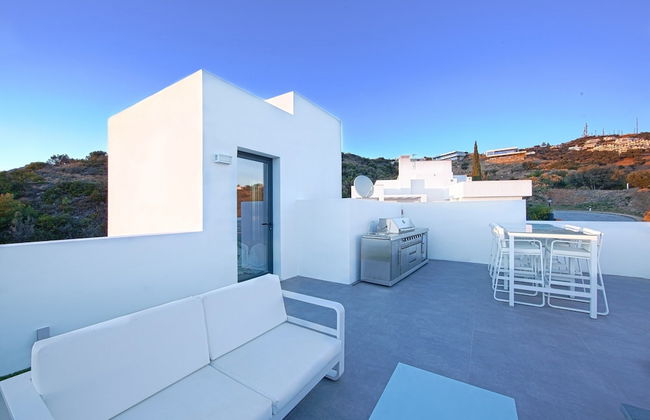 Villa in Marbella With Private Heated Pool - Photo 49