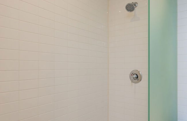 Mid Century Modern Downtown Condo | 30+ Night Min - Foto 31