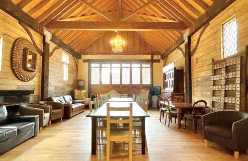 The Timber Barn South Downs West Sussex Sleeps 18 - Foto 22