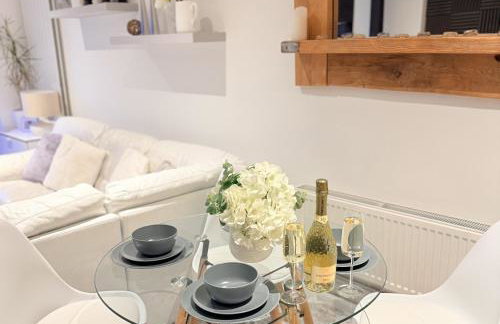 Fantastic 2-Bed House with Parking - Hosted by Hutch Lifestyle - Foto 11