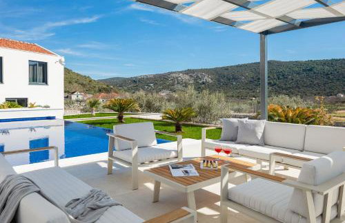 Luxury Villa Dolac near Split, airport, complete privacy, infinity heated pool - Photo 4