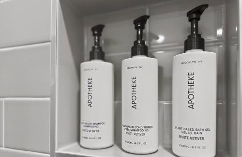 Luxe King Bed, Balcony, Garage in Downtown Raleigh - Foto 17