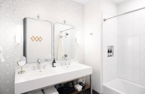 Nashville Oasis at The Muse Modern 2BR with Balcony Rooftop Views - Foto 28