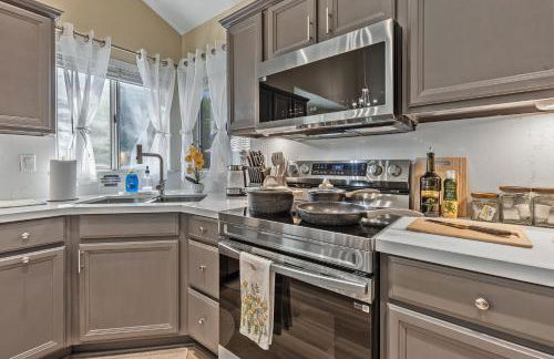 Sparkling Saltwater Pool - Spa - Firepit - WiFi - 4BR 3BA - Near Top Golf Courses - Foto 31