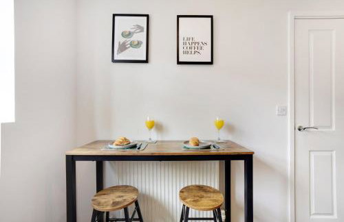 NEW! Stylish 2-Bed Home by Stay With Us, Ideal for Families, Sleeps 4! - Foto 21