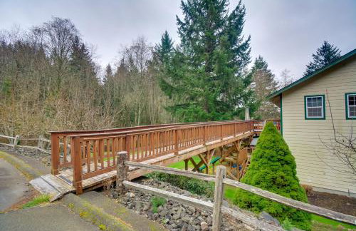 Central 4-Acre Cottage with Deck Walk to Bay! - Foto 20