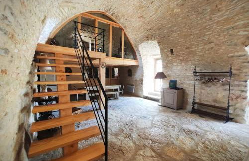 Grande grange atypique proche des Gorges du Tarn - Foto 1