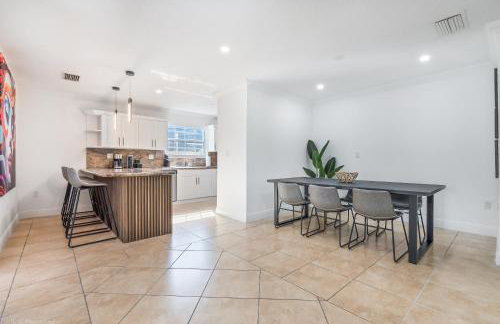 Le Femme Paradise - Htd Pool, Mini Golf, 5 Bedrooms, Jacuzzi, Game Room, BBQ,Pickleball - Photo 25