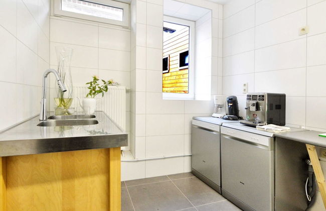 Walk Luxury Stay With Pool - Photo 13