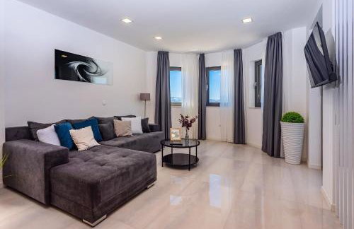 Villa Belvedere with heated pool, billiards, Media room, sea views,10 pax - Foto 23