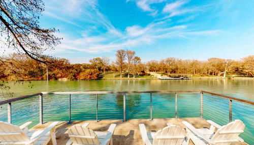 Lakefront home with hot tub, dock, kayaks, central AC, & great lake views - Foto 2