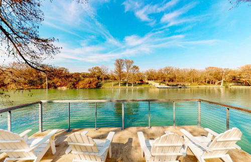 Lakefront home with hot tub, dock, kayaks, central AC, & great lake views - Foto 2