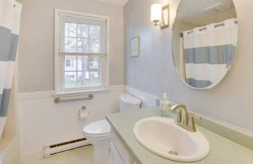 Kennebunkport Getaway with Grill Walk to Beach! - Foto 13